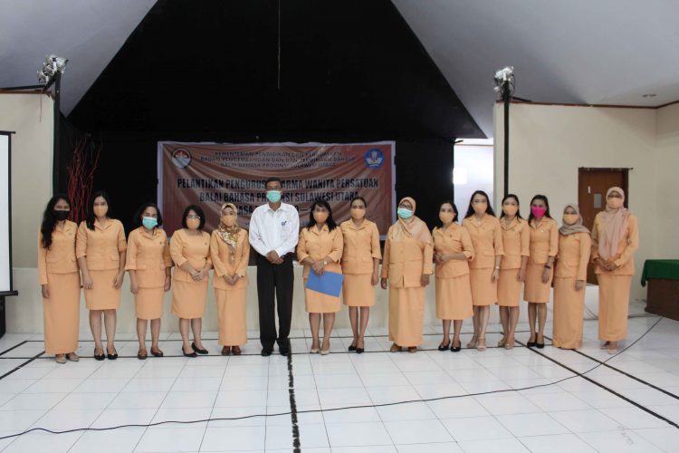 Pelantikan Pengurus Dharma Wanita Balai Bahasa Provinsi Sulawesi Utara Masa Bakti 2019--2024